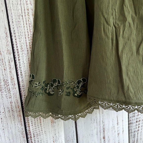 Time and Tru Embroidered Floral Bell Long Sleeve Olive Blouse Size S (4-… - Picture 2 of 16